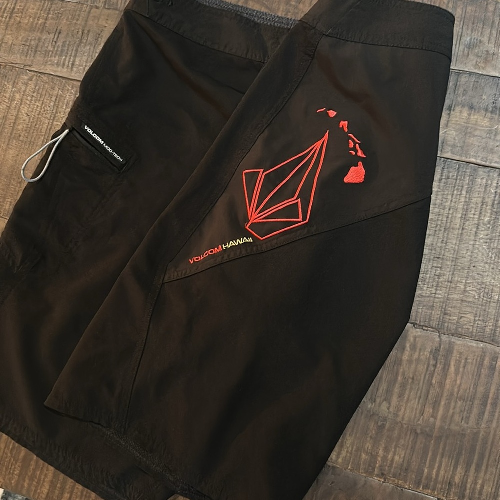 Volcom Mod Tech Black & Red Hawaii Islands Swim T… - image 2